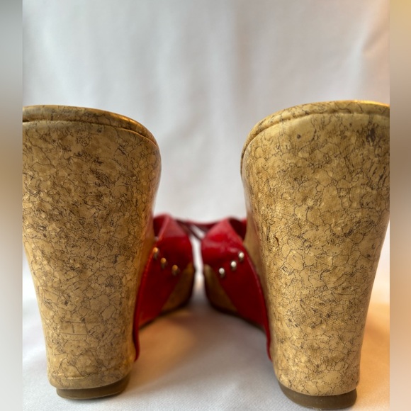 Red Patent leather sandals with cork wedge heel by Bolaro - Picture 5 of 7